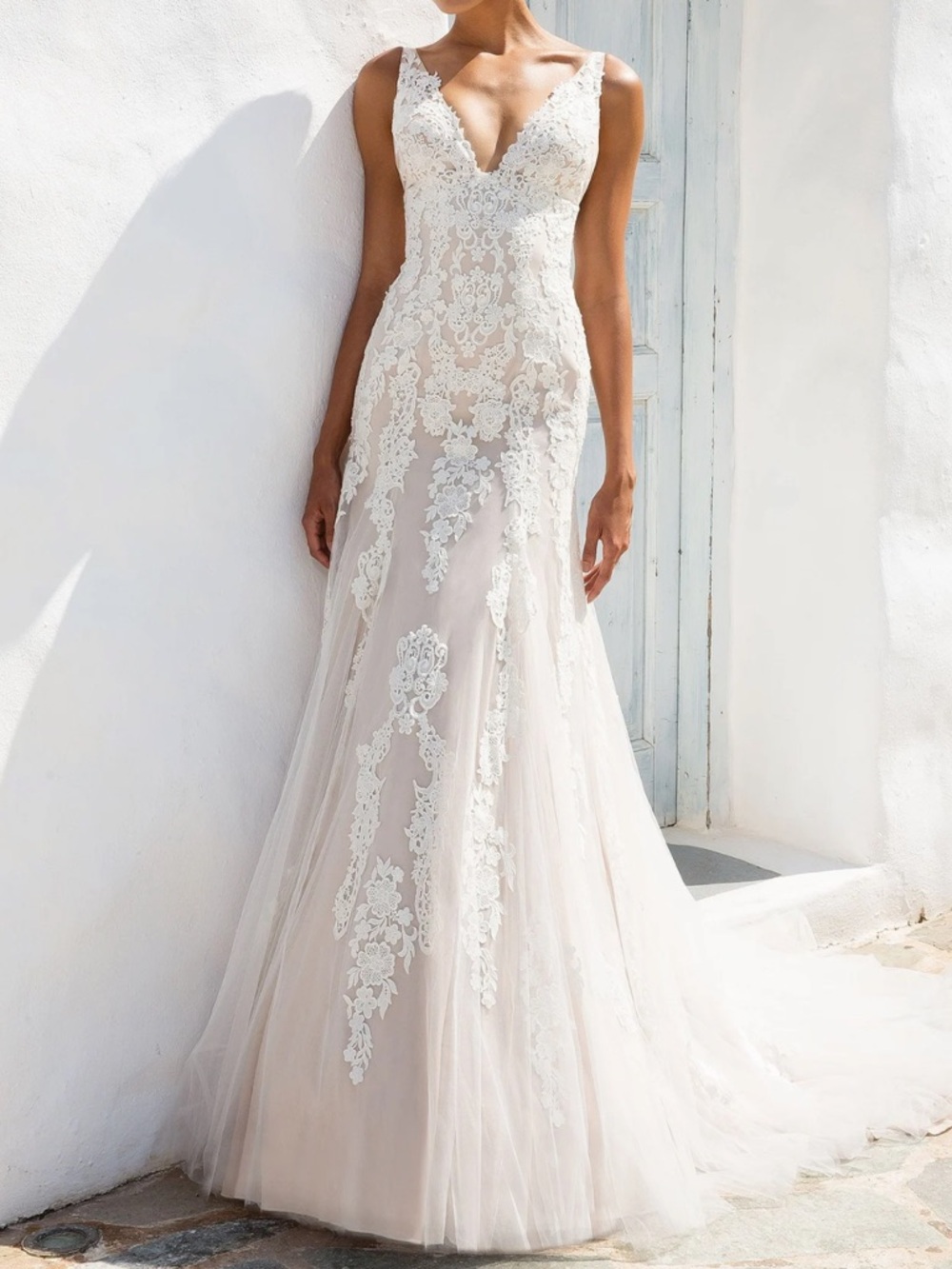 Justin Alexander Illusion Ivory Nude Lace Appliqué V-Neck Bridal Gown